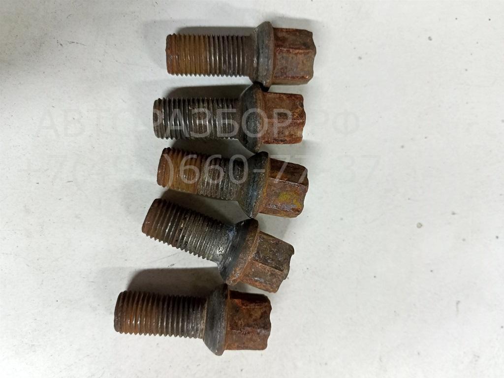 Болт колесный