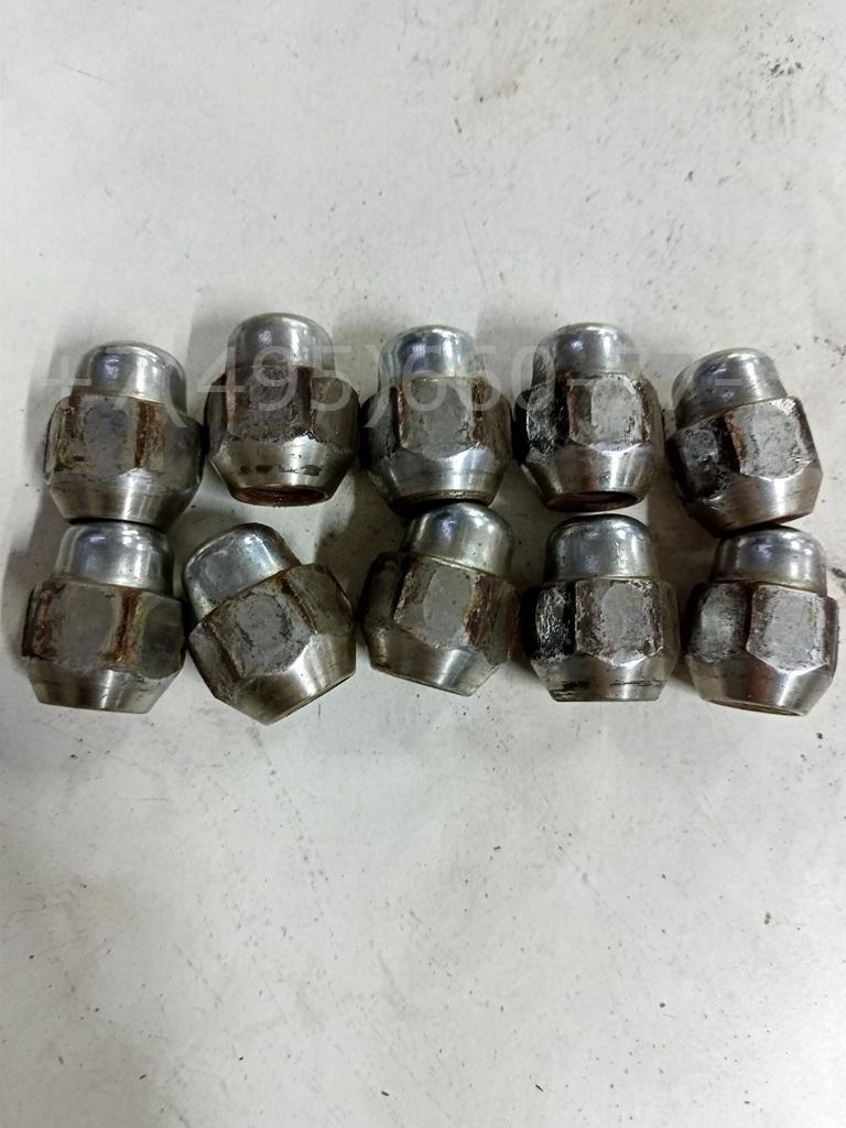 Болт колесный