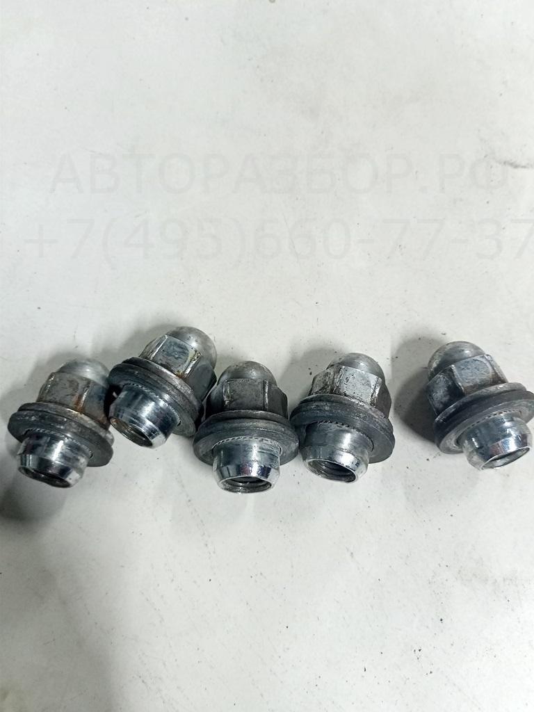 Болт колесный