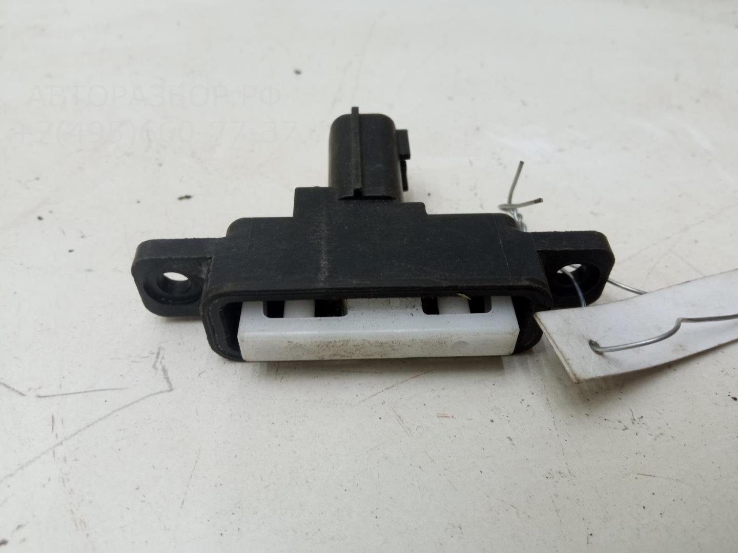 Кнопка открывания багажника