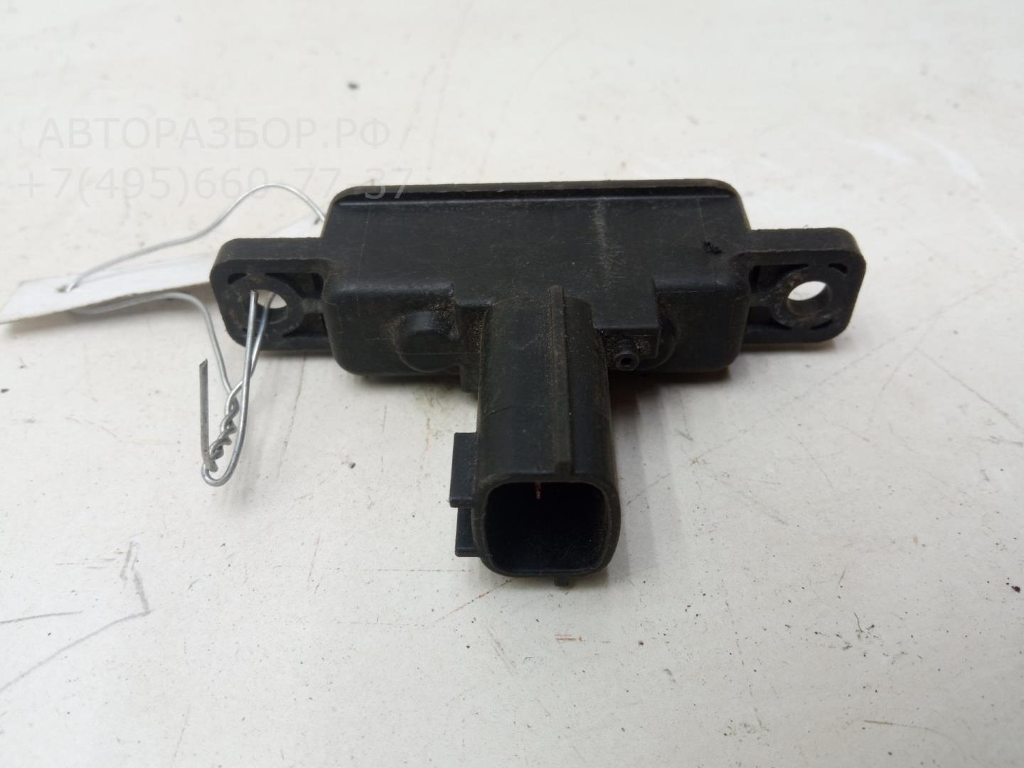 Кнопка открывания багажника