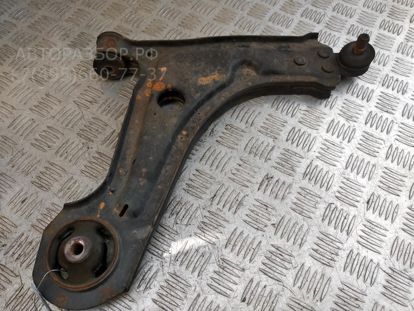 Рычаг передний правый