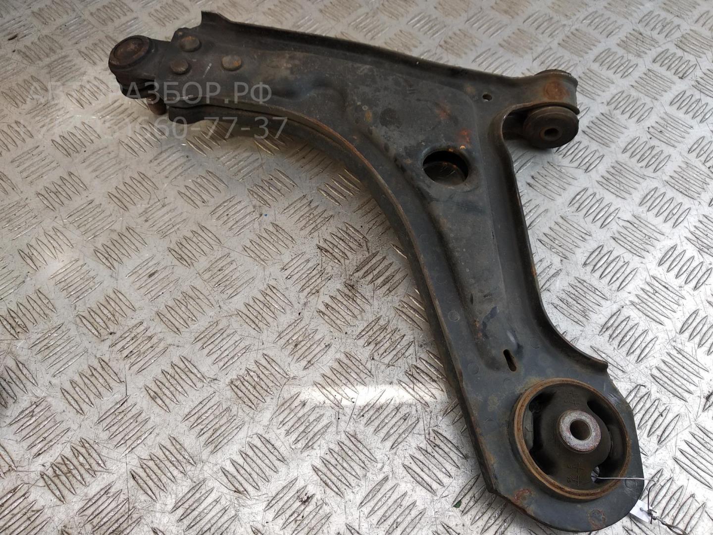 Рычаг передний правый