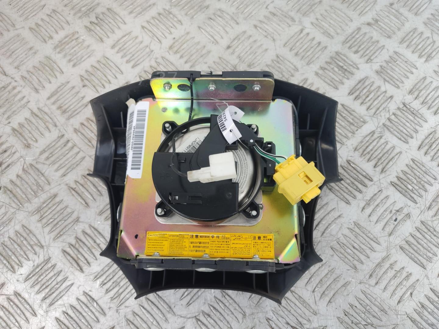 Подушка безопасности в рулевое колесо