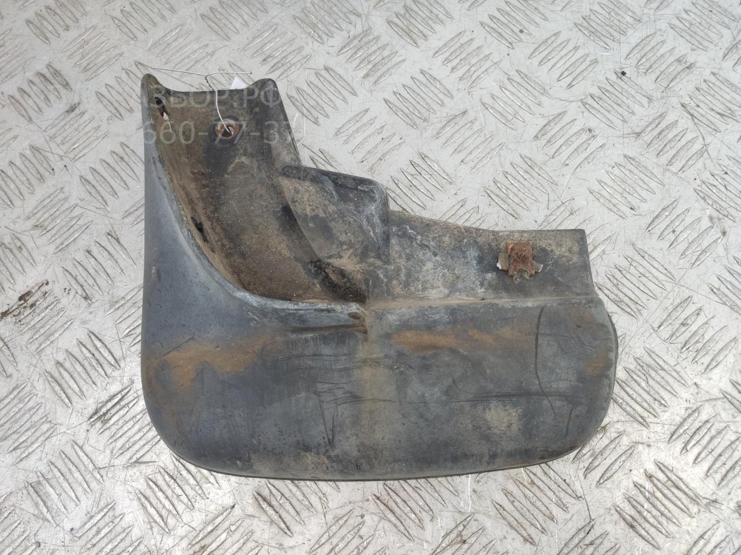 Брызговик передний левый