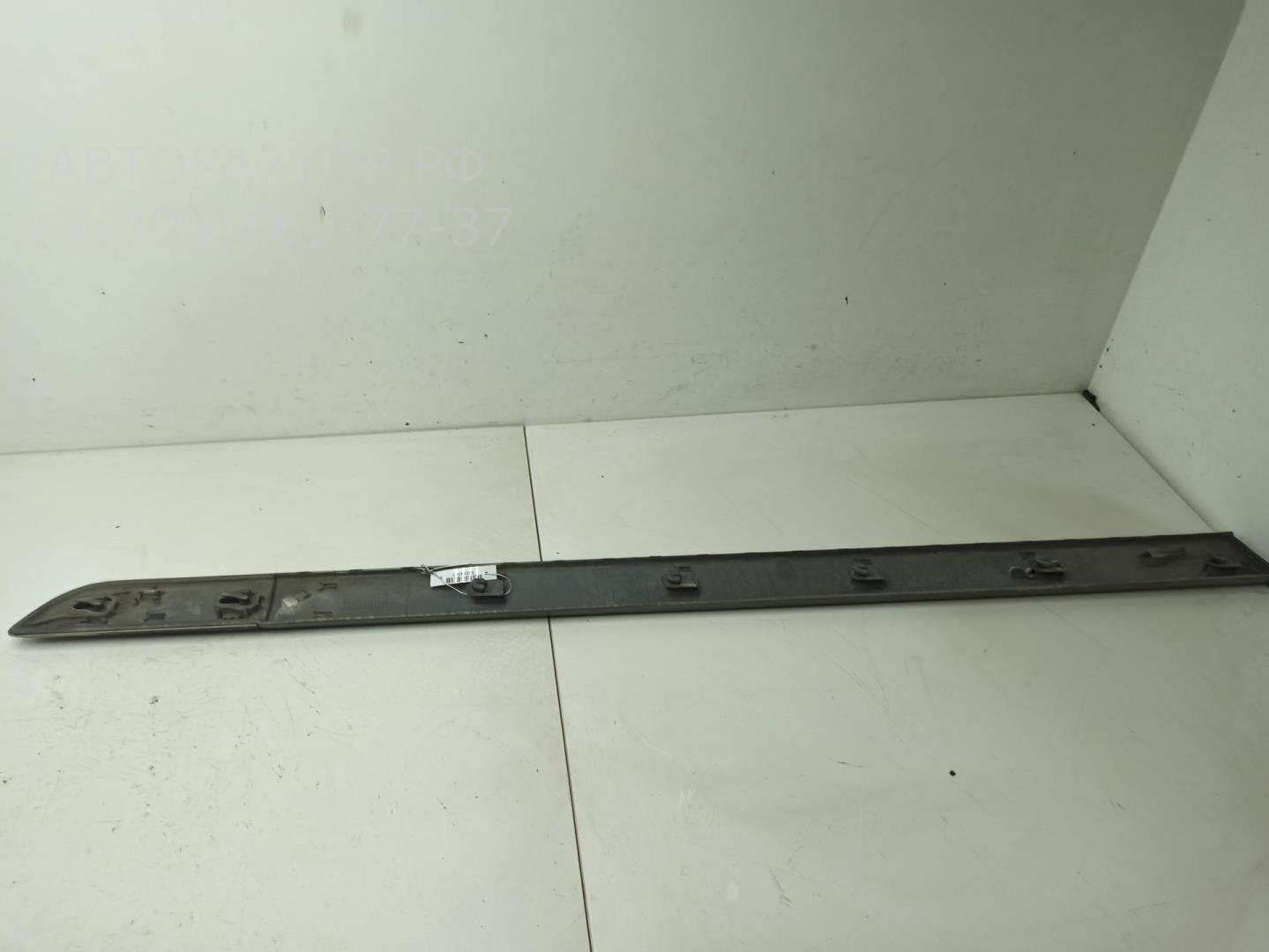 Молдинг двери передней левой