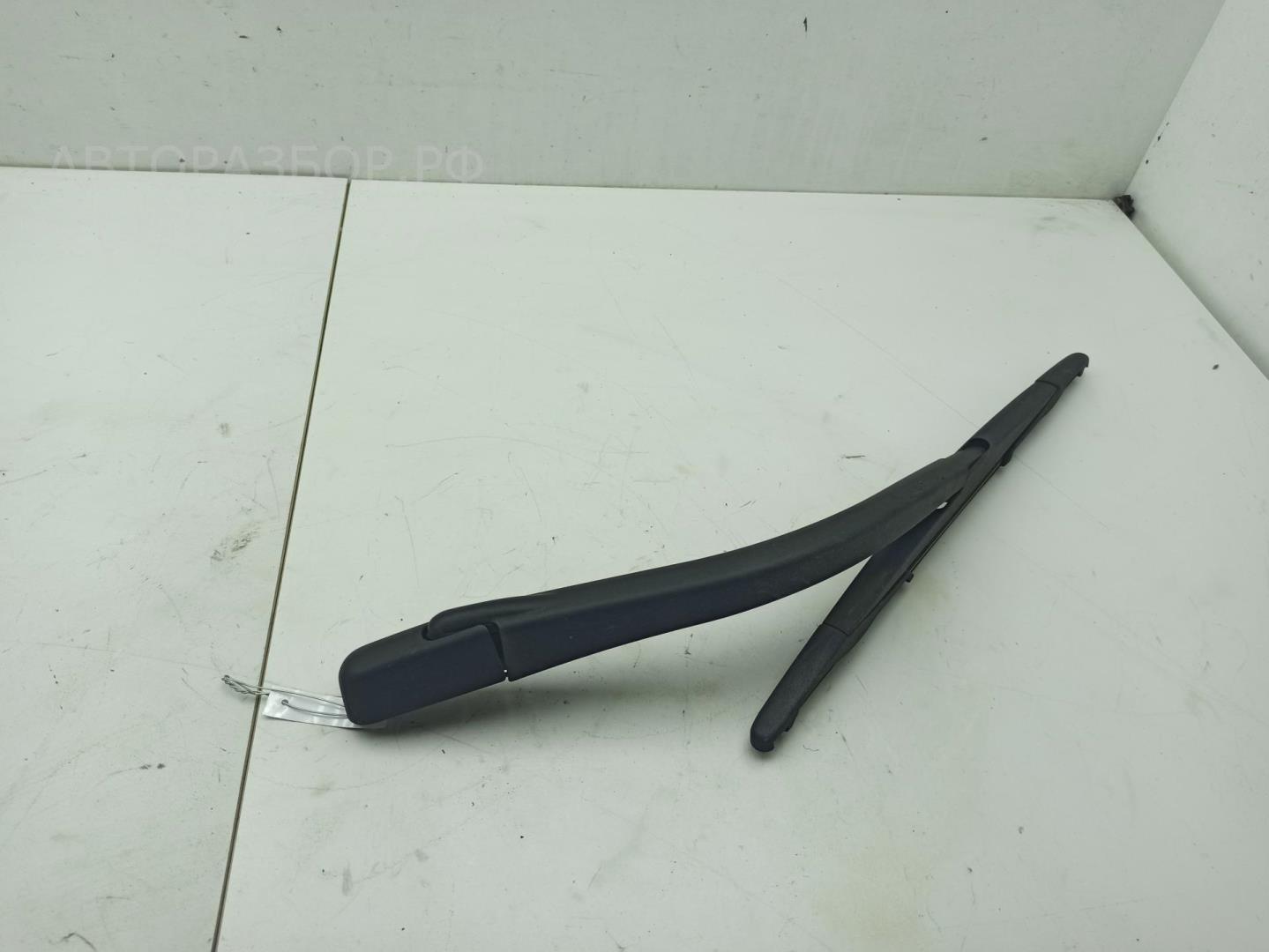 Поводок стеклоочистителя заднего