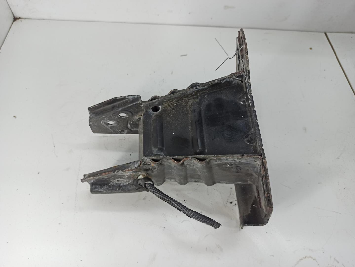 Кронштейн переднего бампера