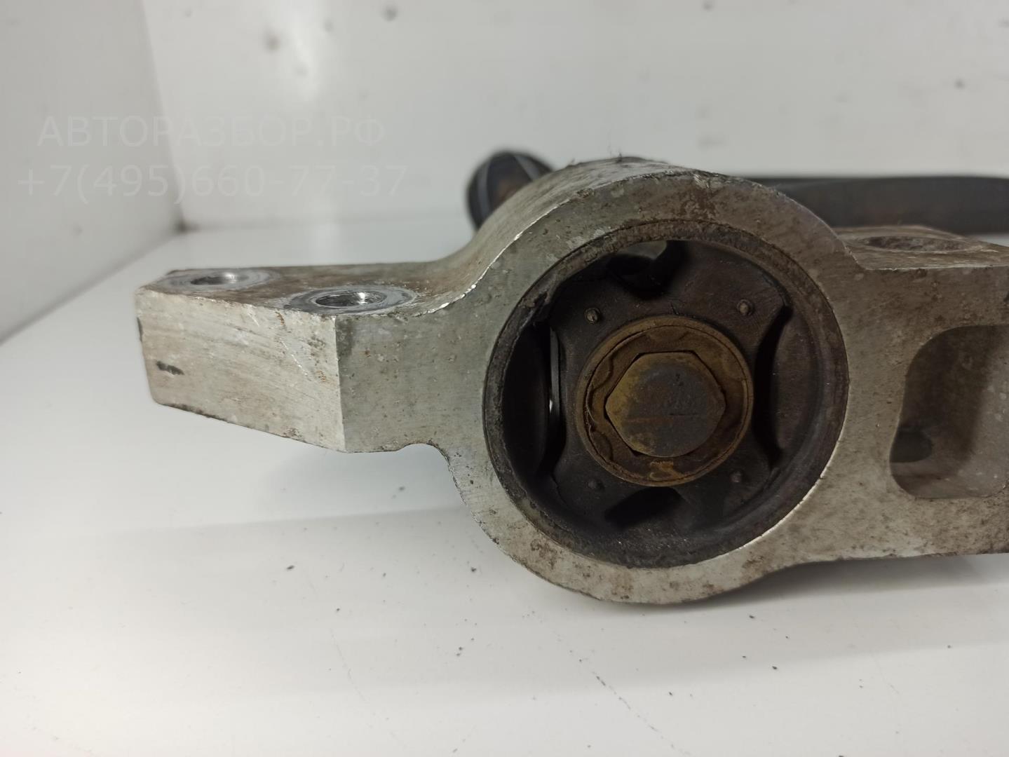 Рычаг передний правый