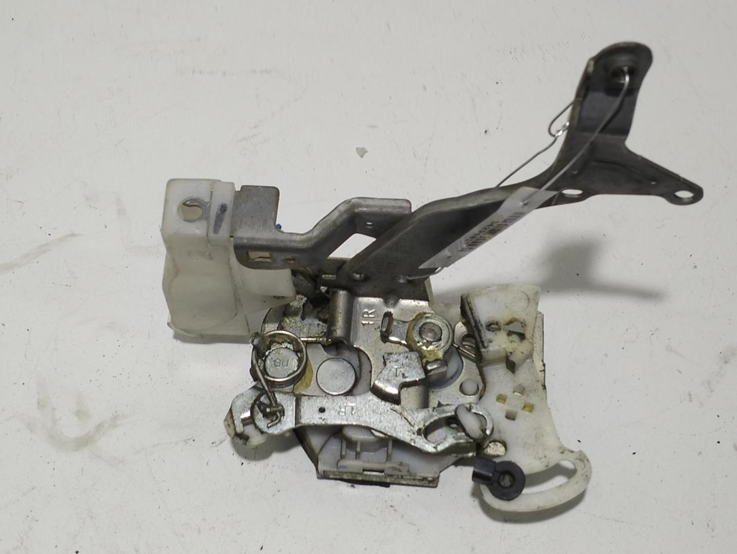 Замок двери передней правой