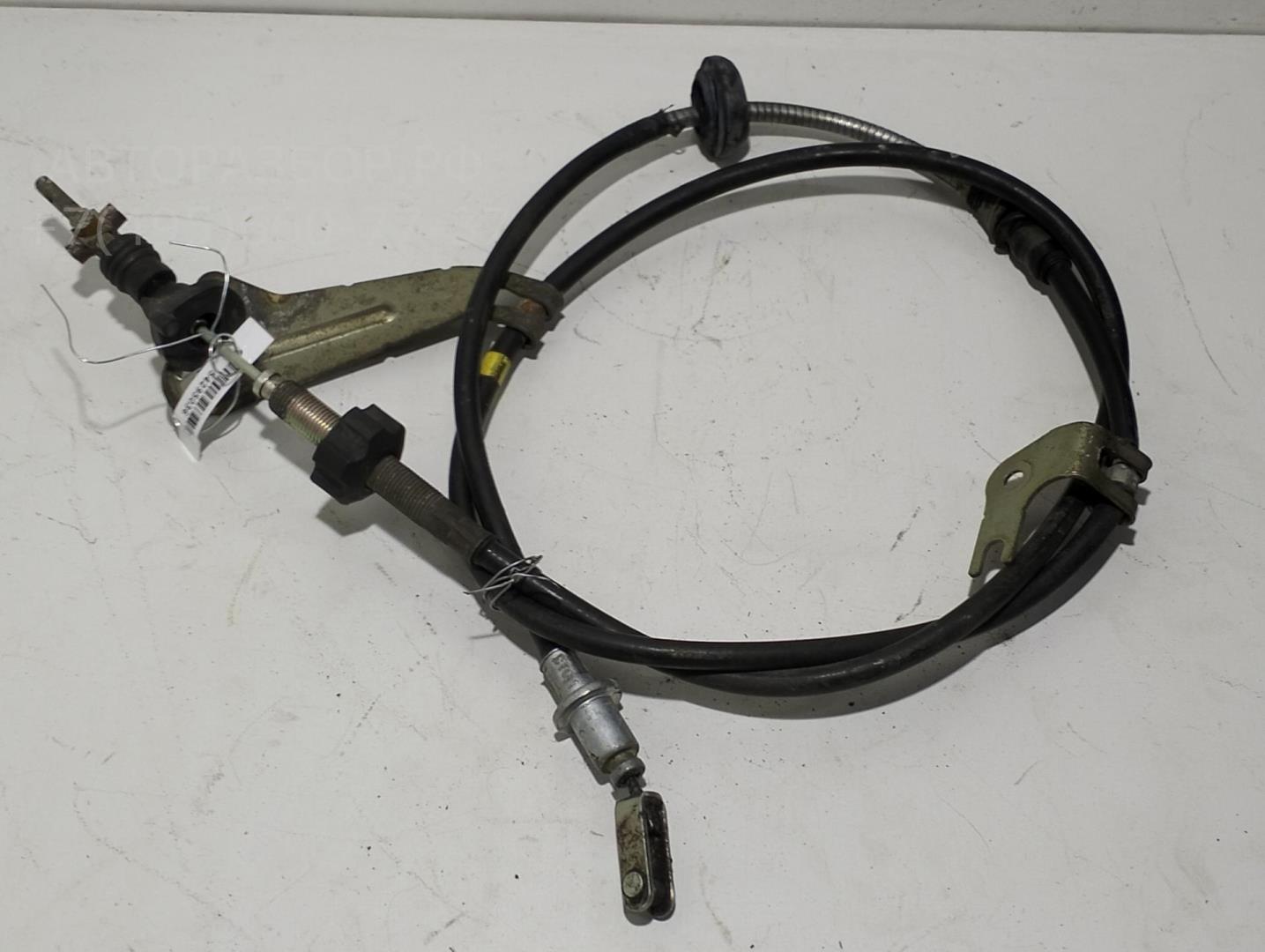 Трос стояночного тормоза