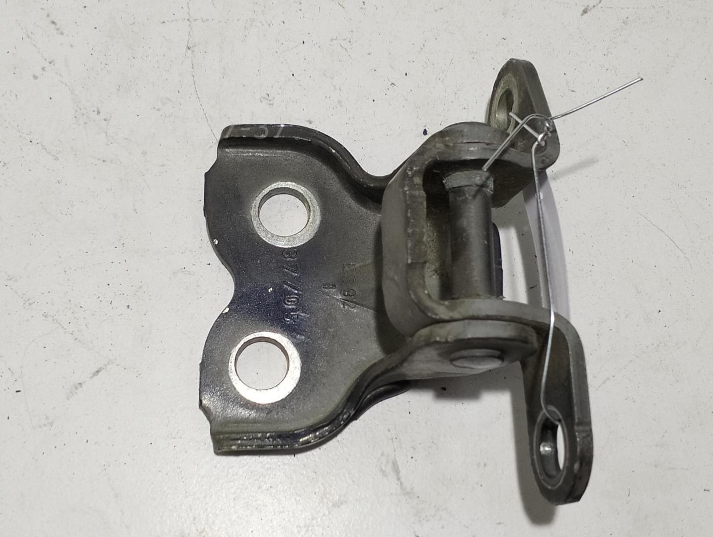 Петля двери