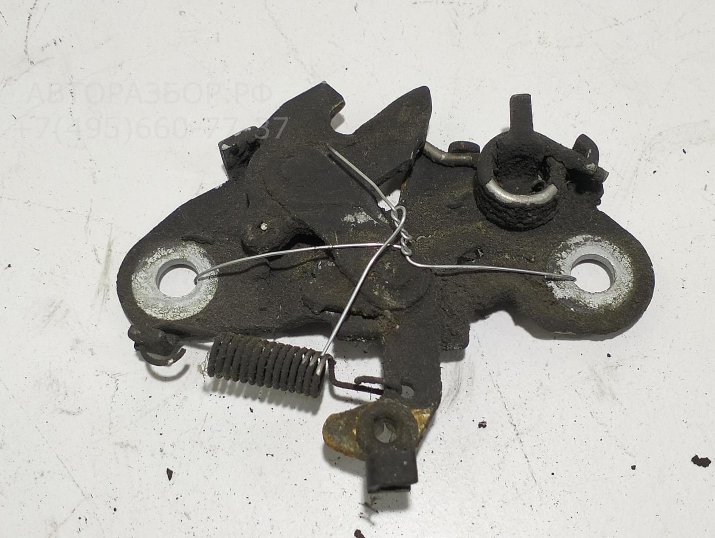 Замок капота