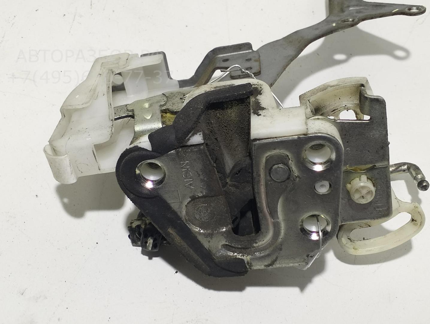 Замок двери передней левой