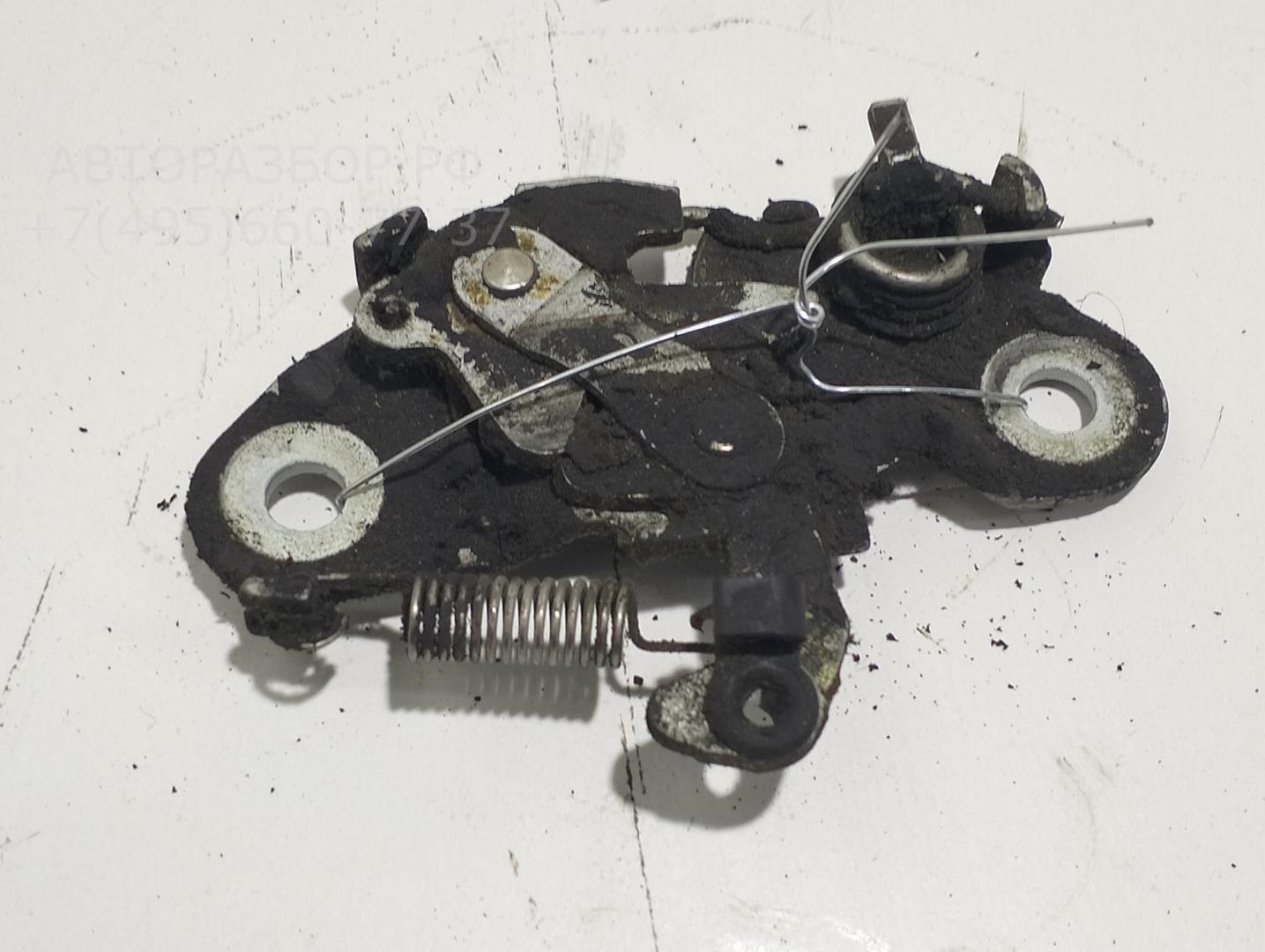 Замок капота