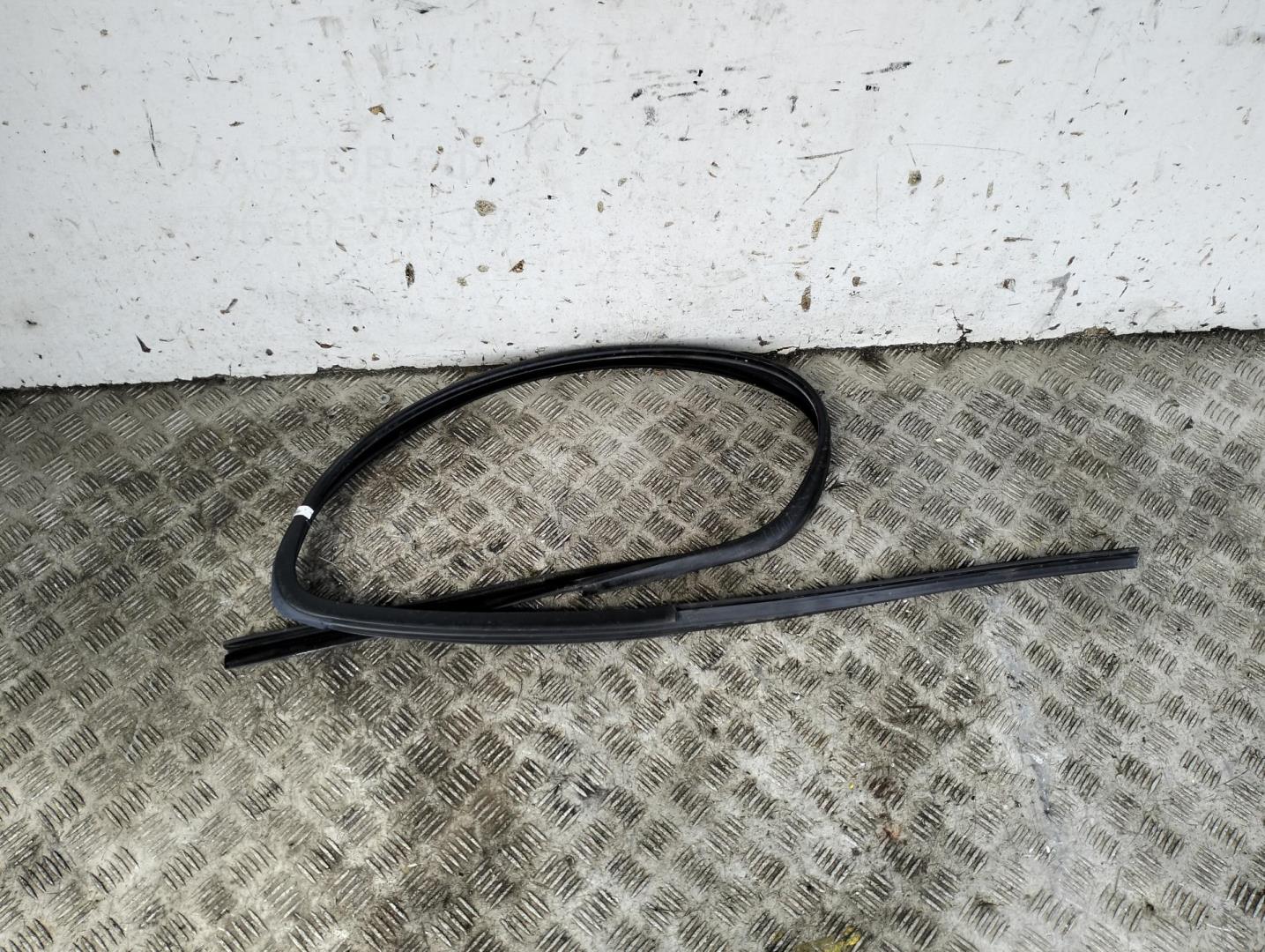 Уплотнитель двери