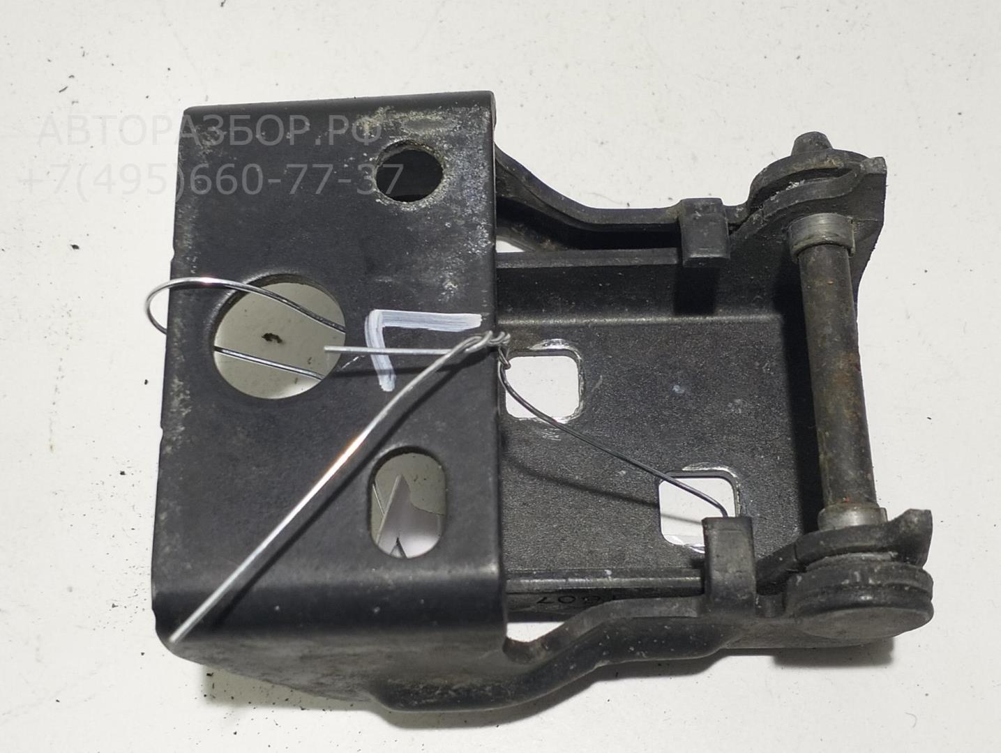 Петля крышки багажника