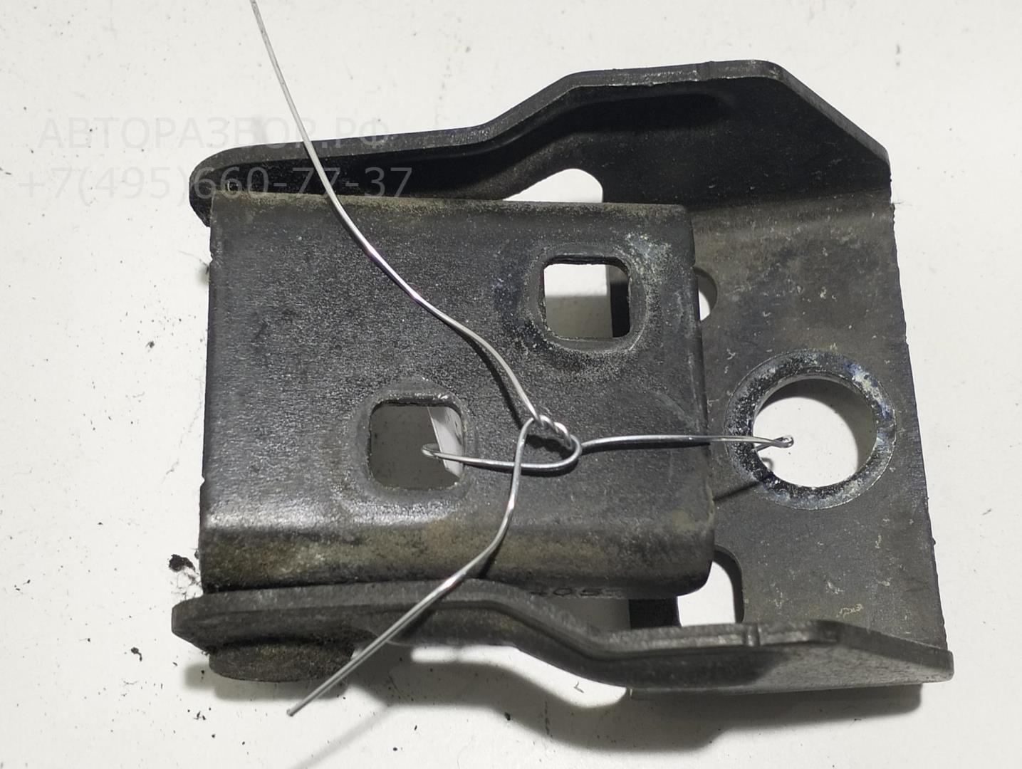 Петля крышки багажника