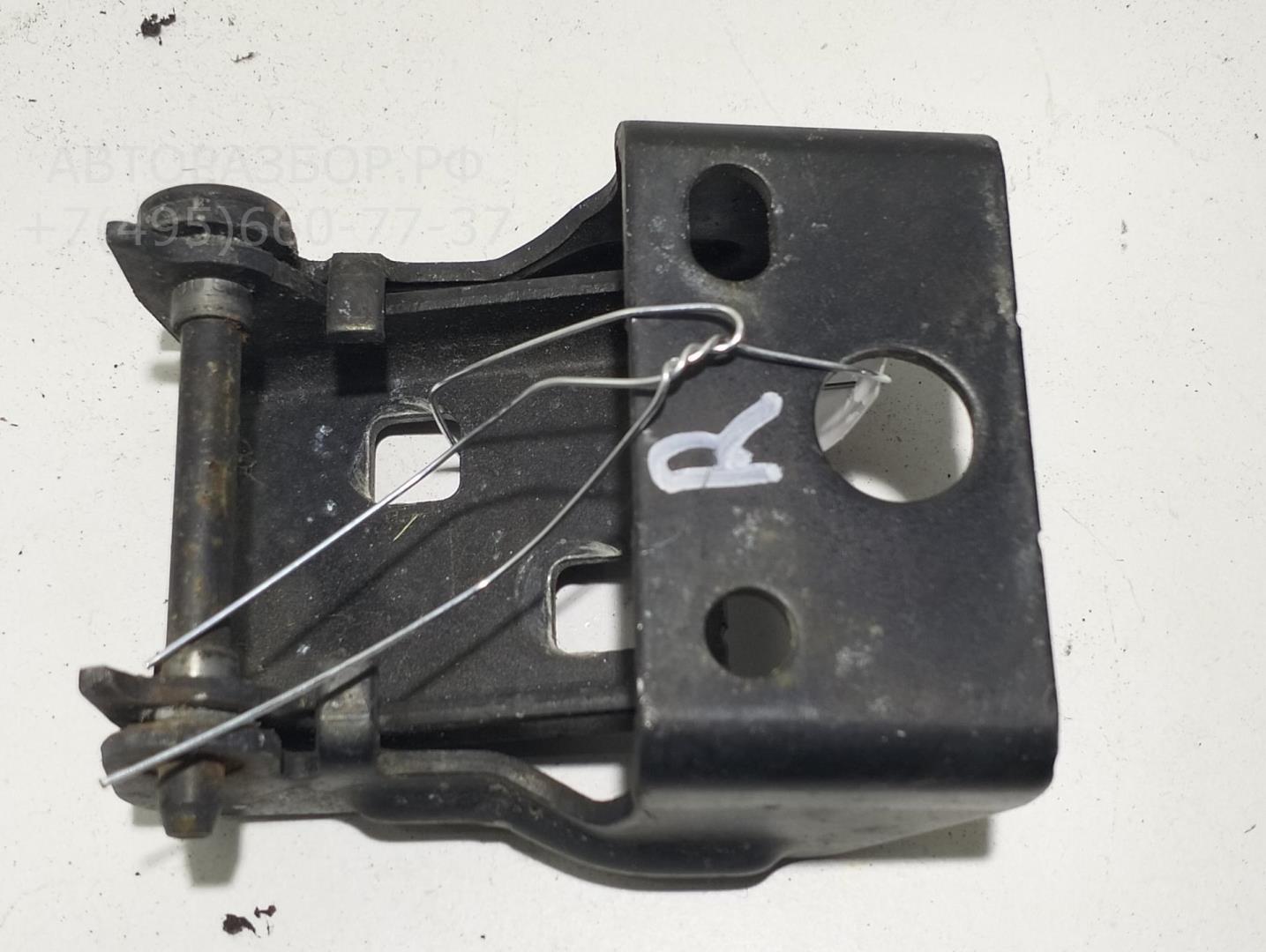 Петля крышки багажника