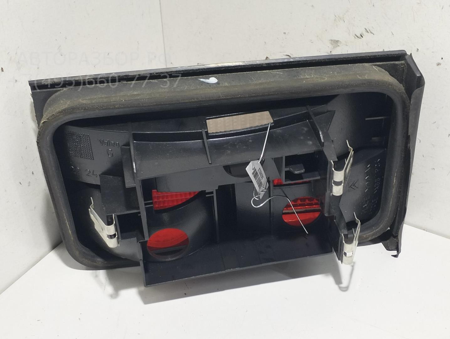 Фонарь задний внутренний левый