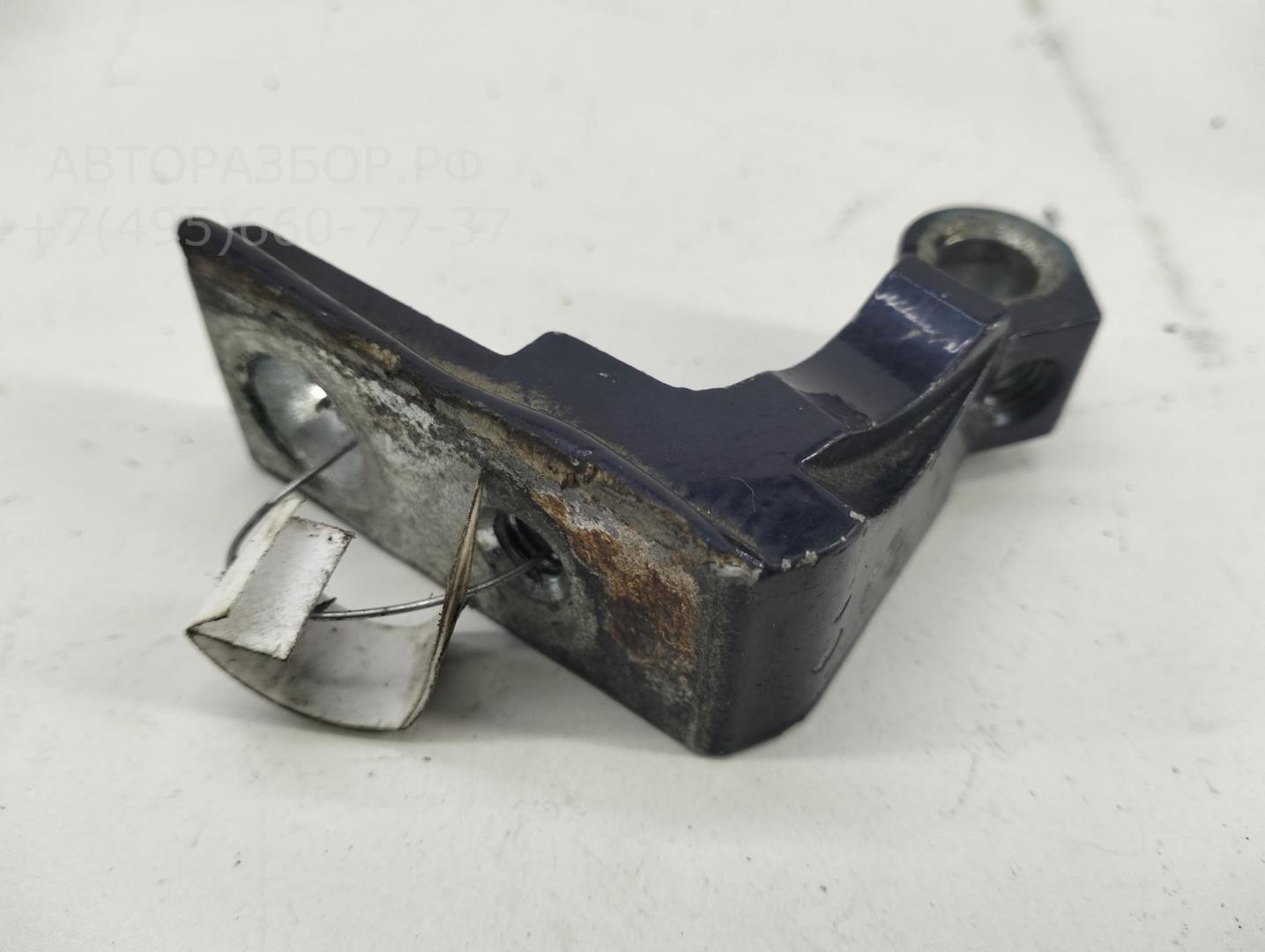 Петля двери