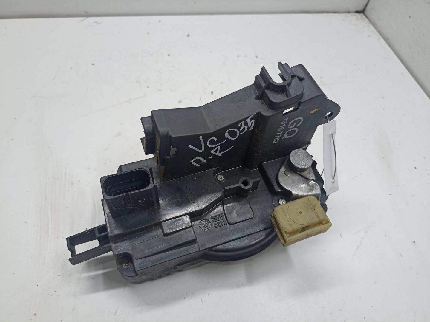 Замок двери передней правой