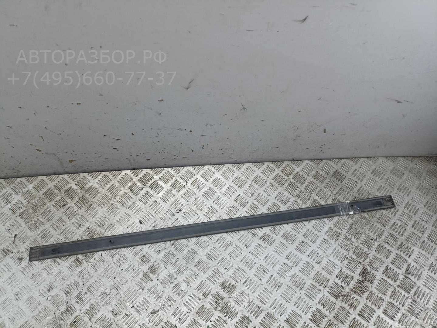 Молдинг двери передней левой