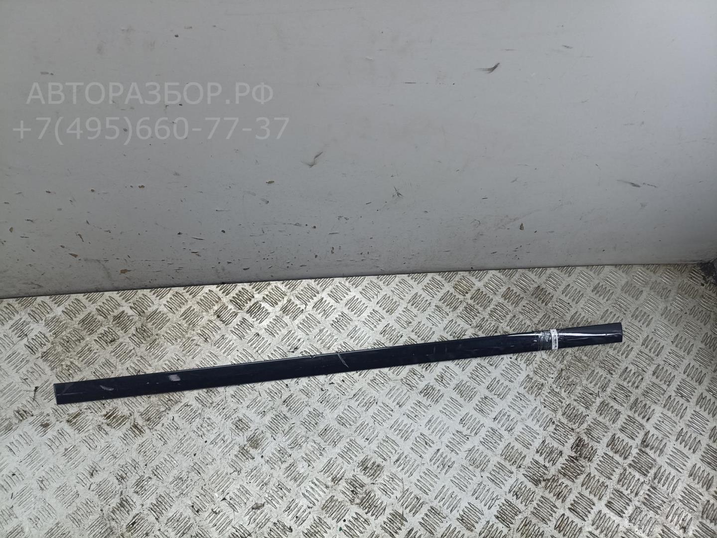 Молдинг двери передней левой