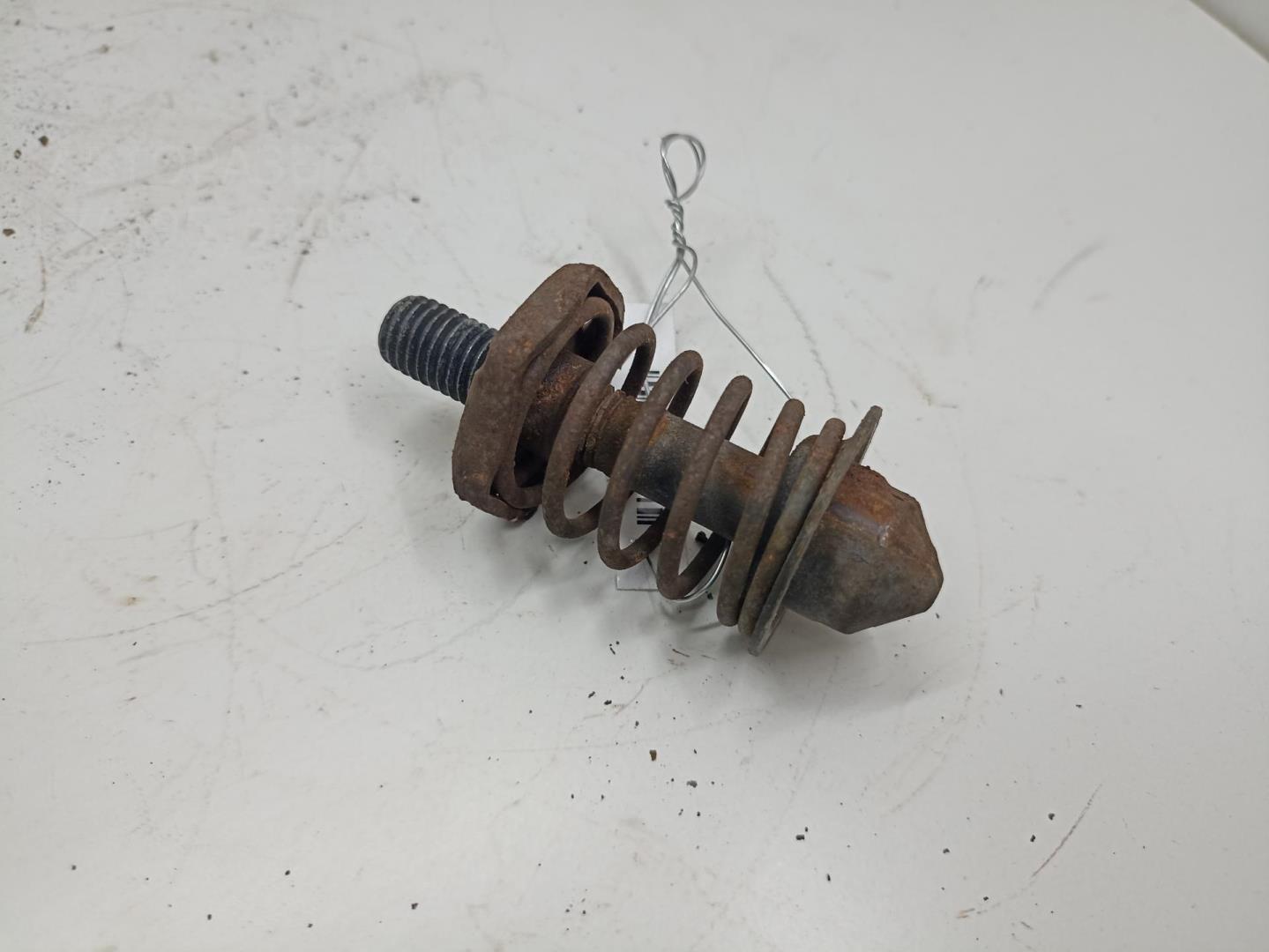 Замок капота