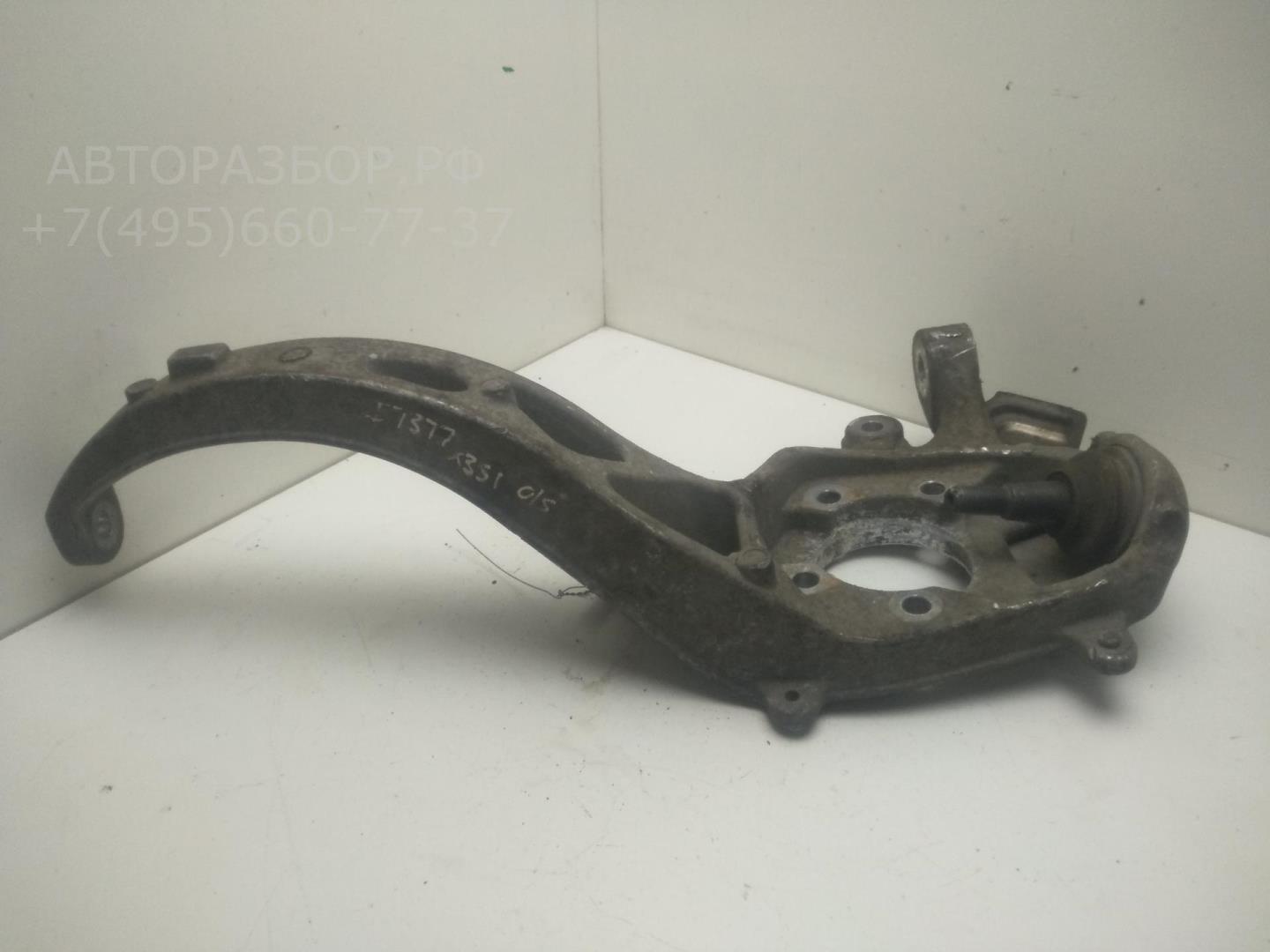 Кулак поворотный передний правый