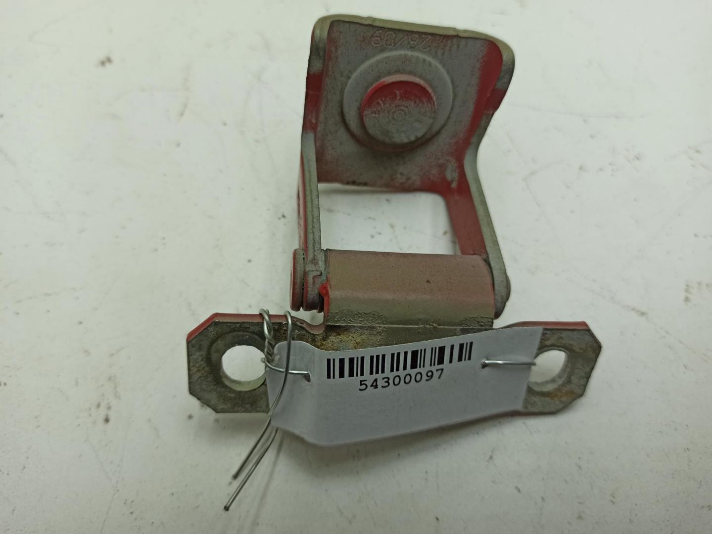 Петля крышки багажника