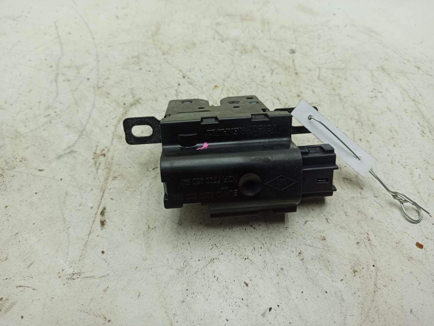 Замок багажника