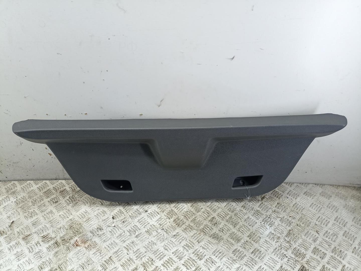 Обшивка крышки багажника