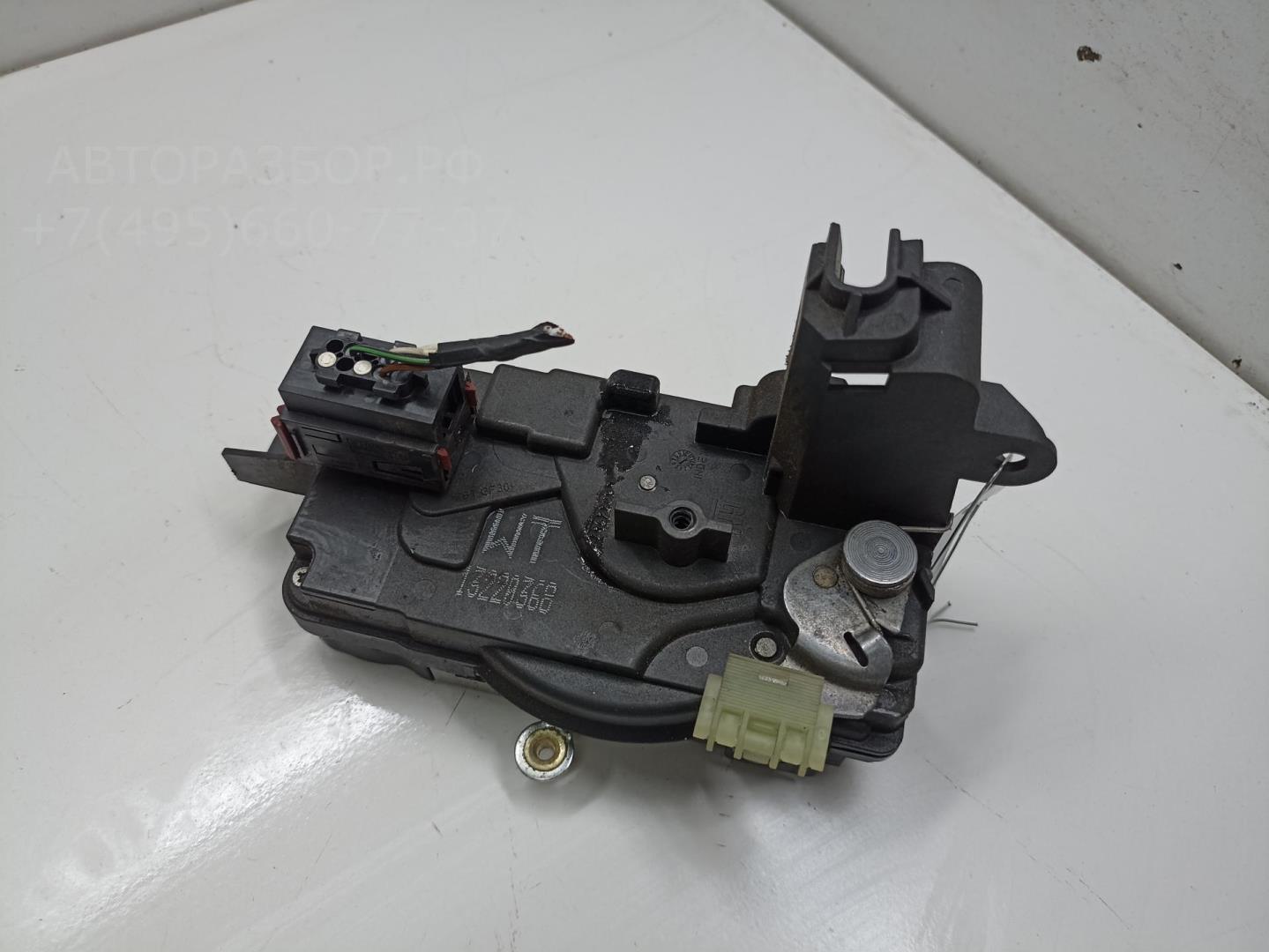 Замок двери передней правой