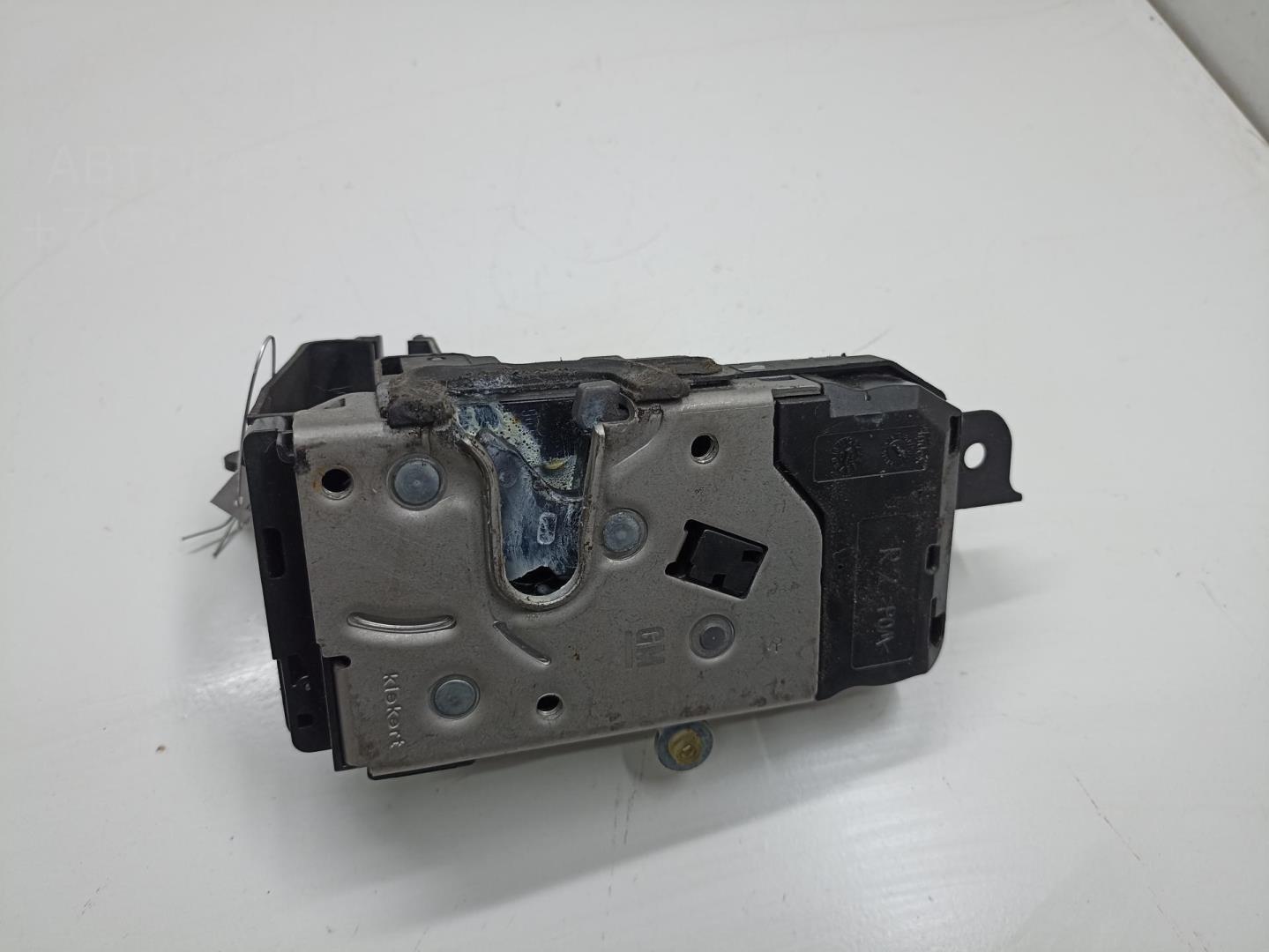 Замок двери передней правой