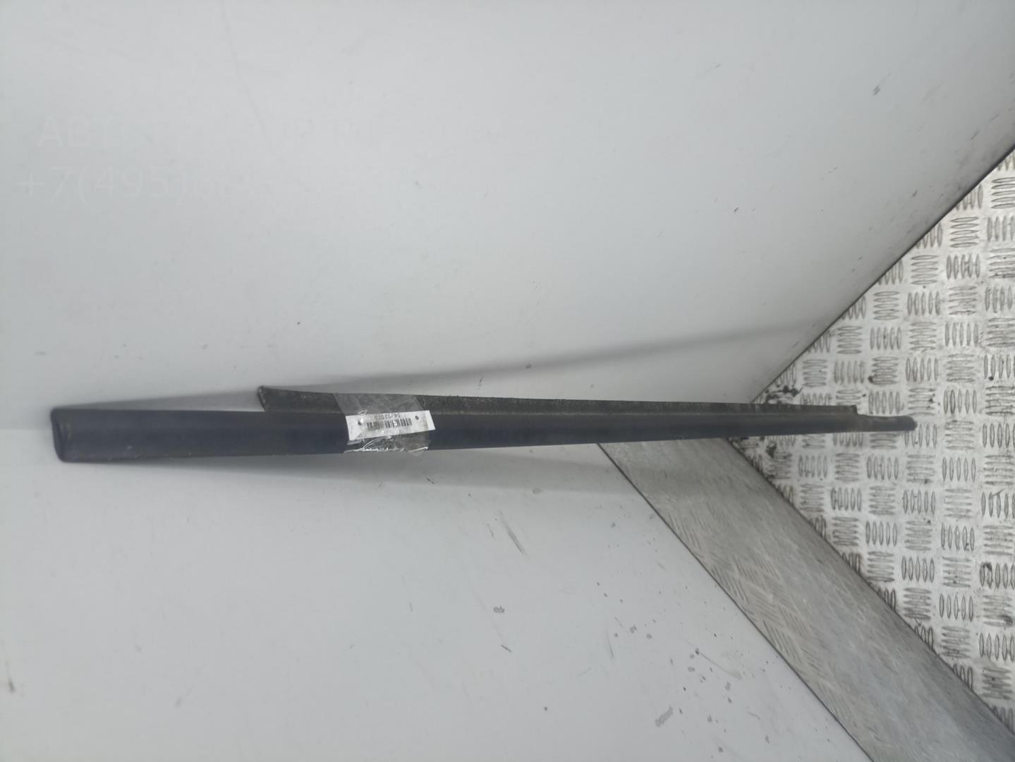 Накладка стекла переднего правого