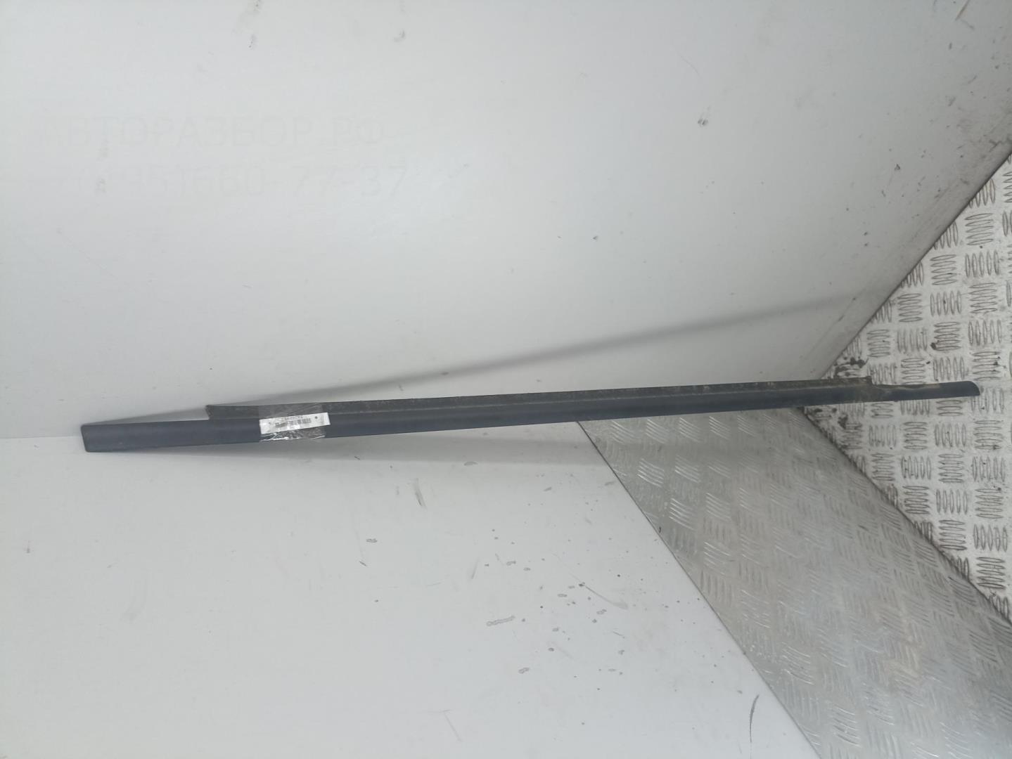 Накладка стекла переднего правого