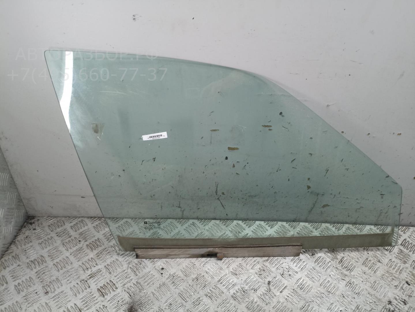Стекло двери передней правой