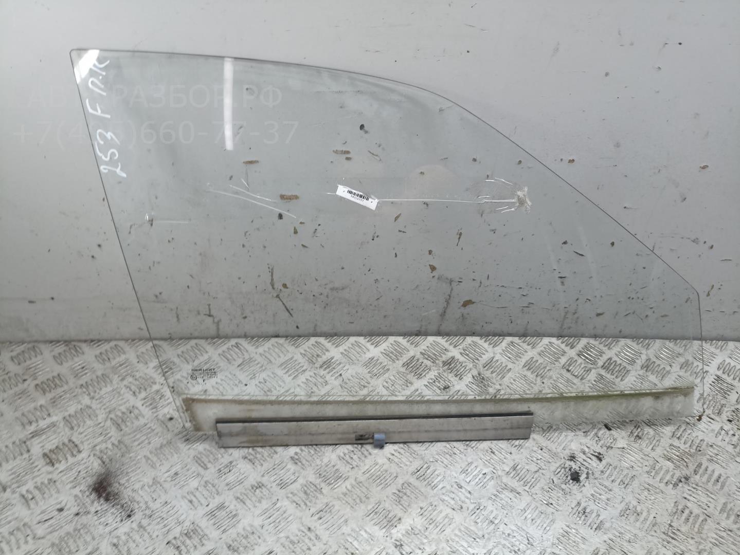 Стекло двери передней правой