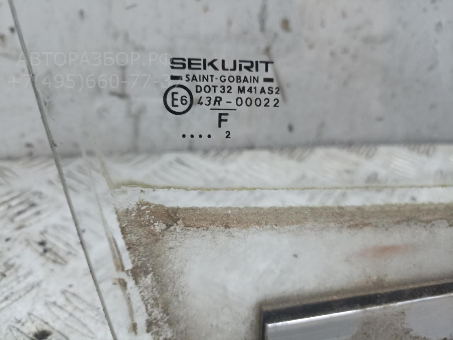Стекло двери передней правой