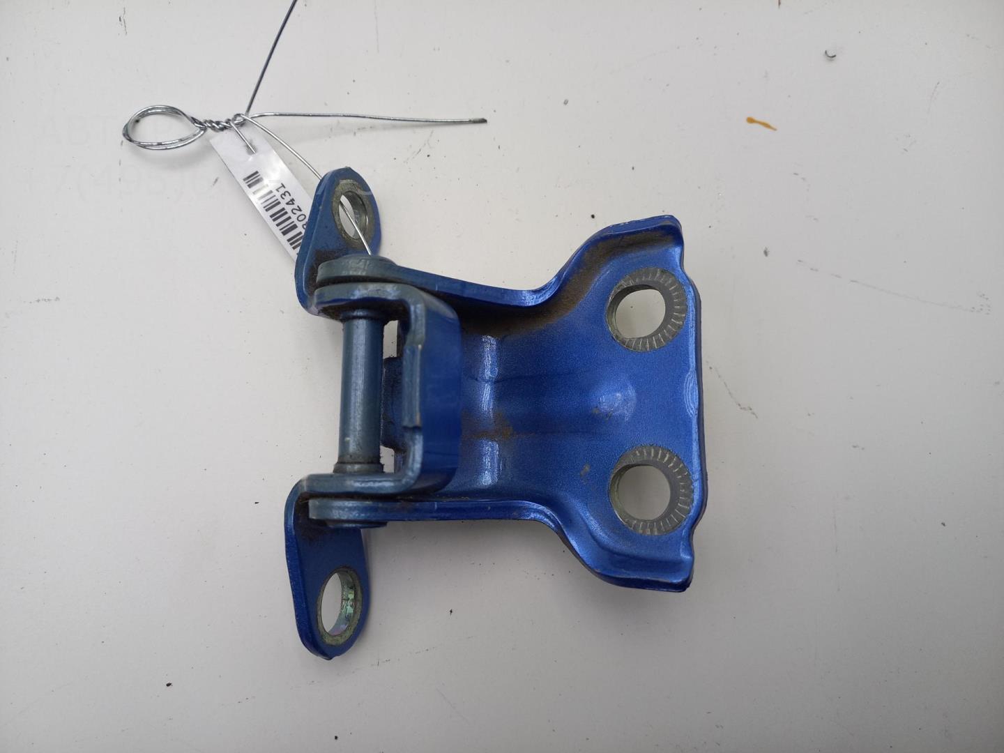 Петля двери