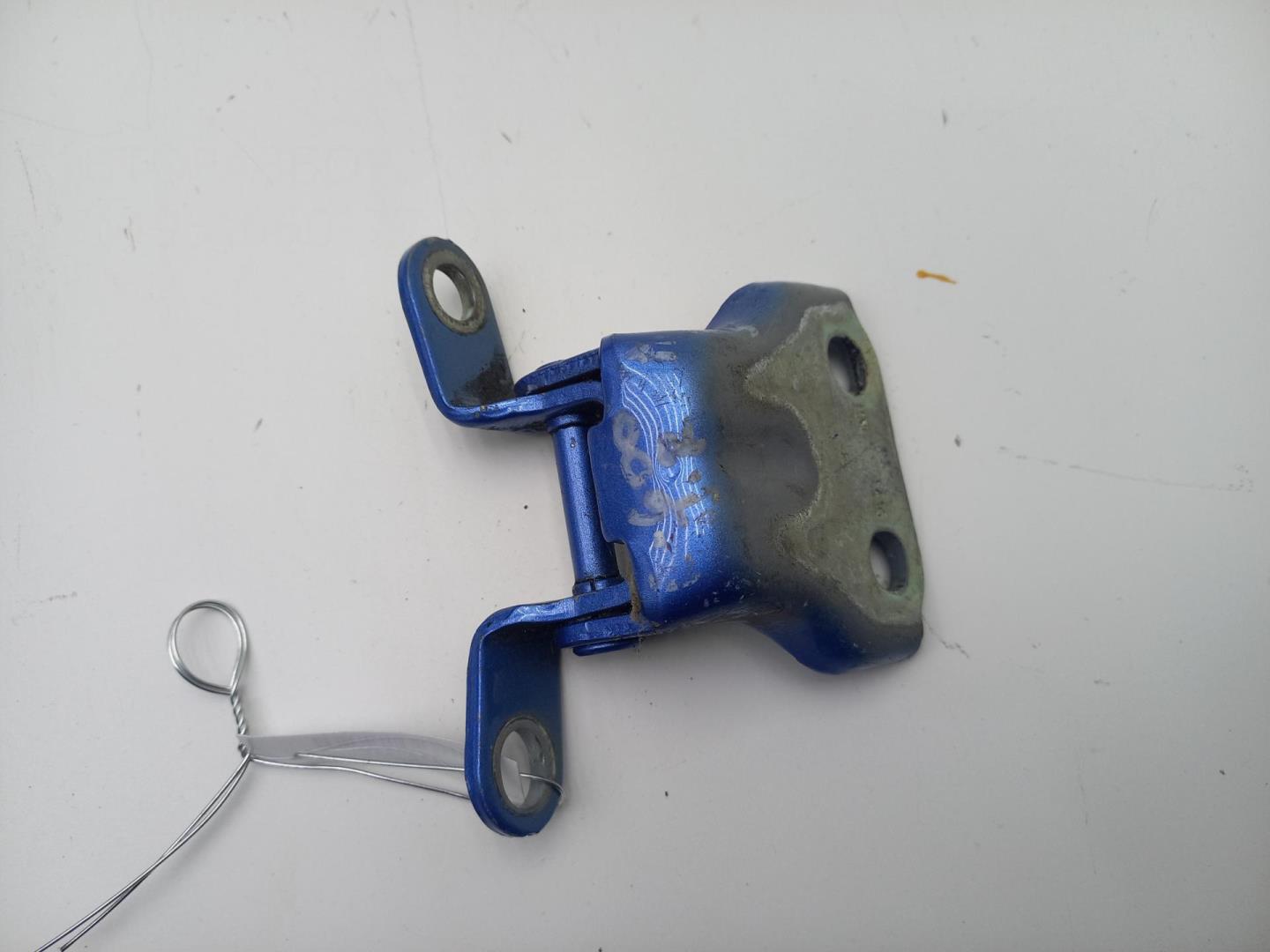 Петля двери