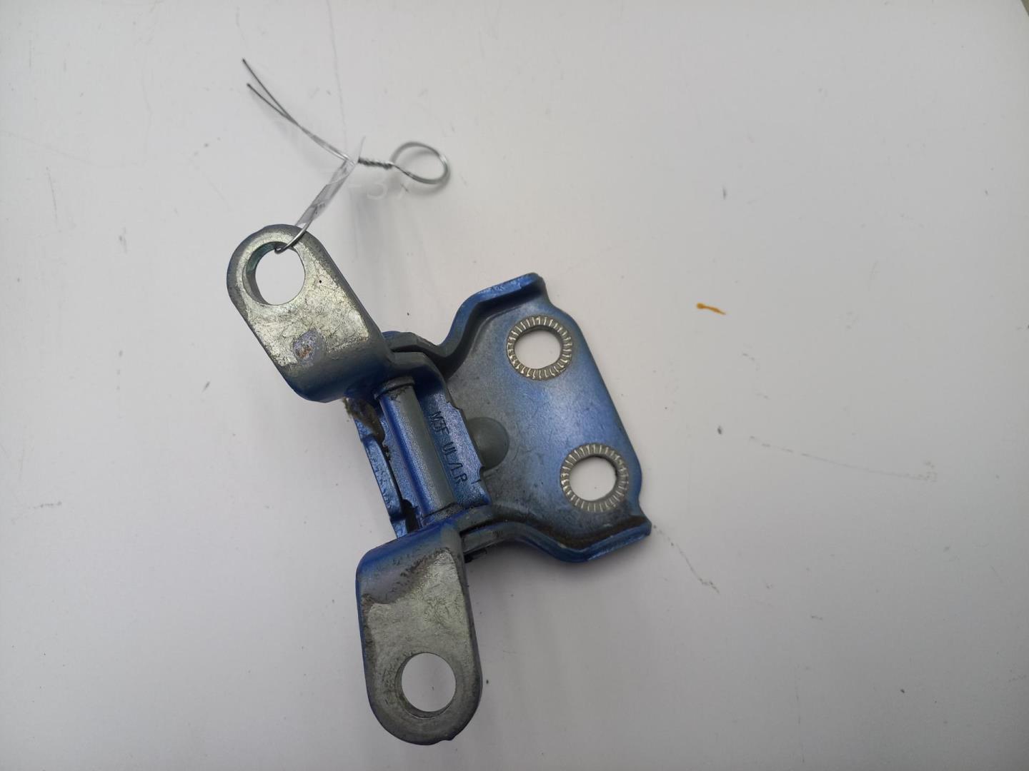 Петля двери