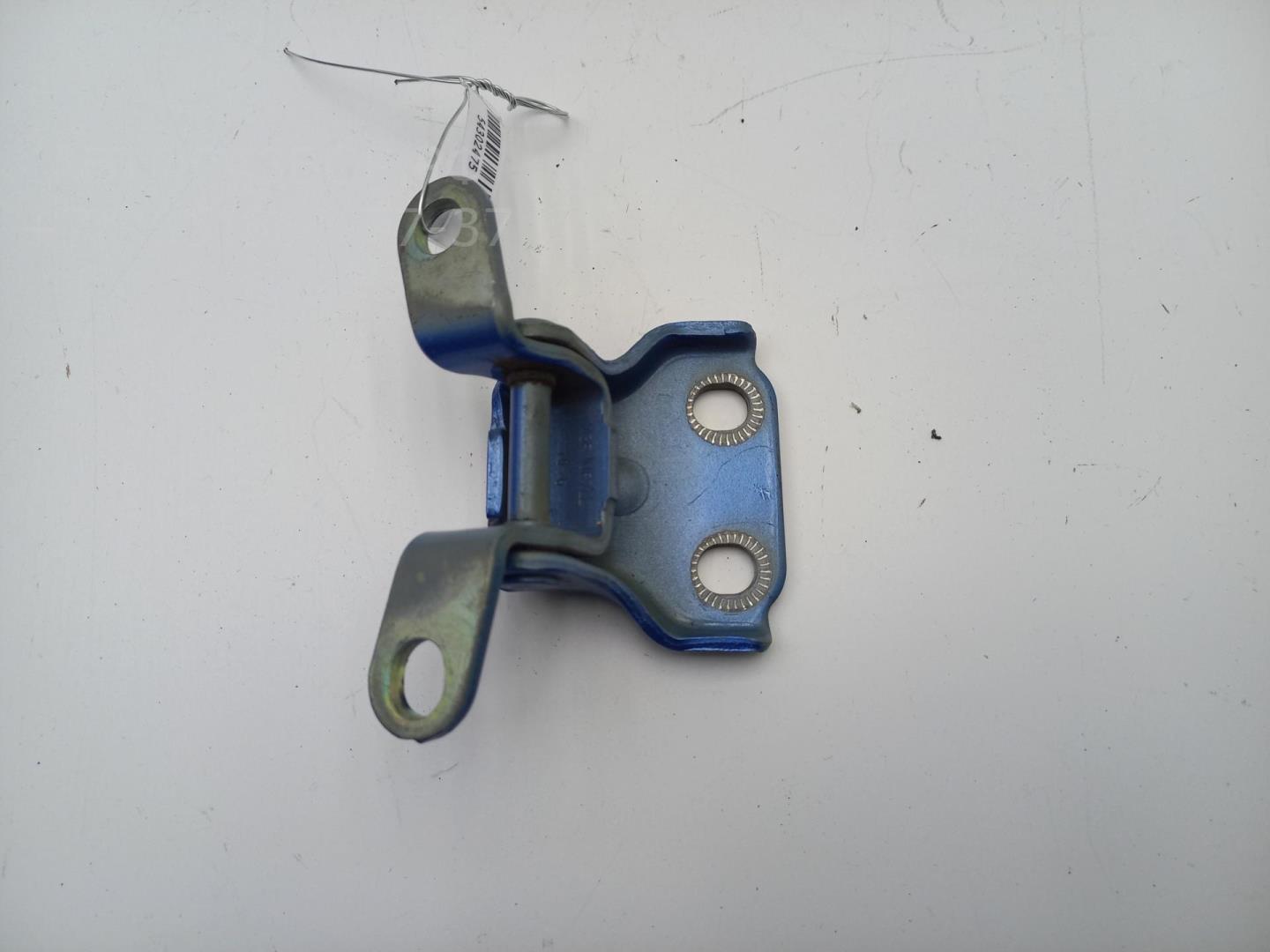 Петля двери