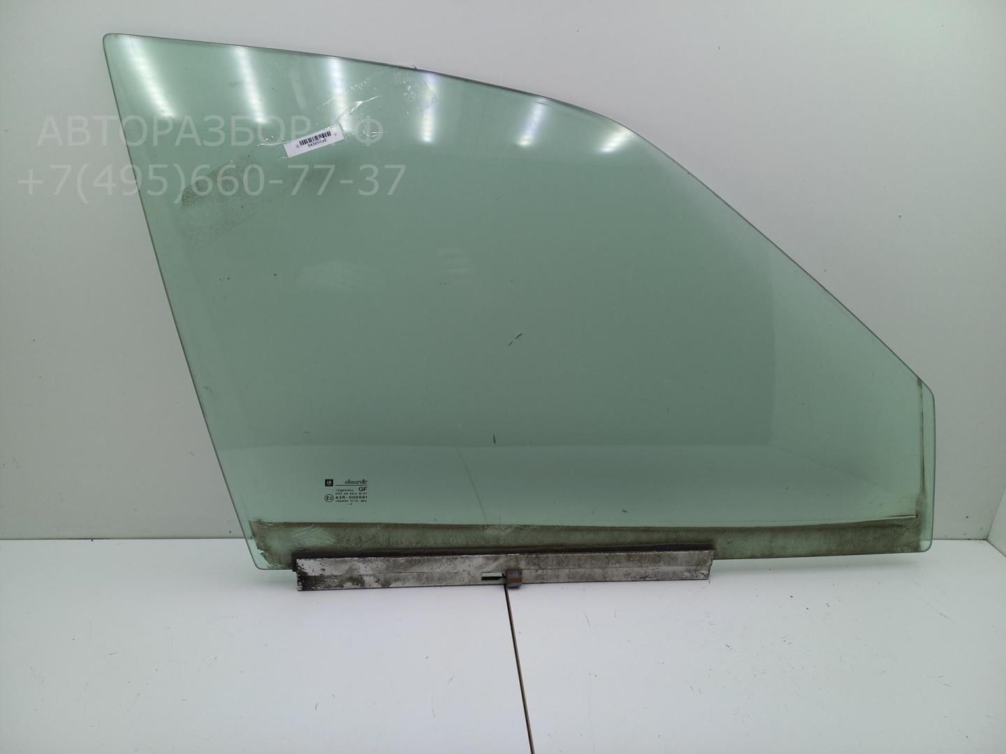 Стекло двери передней правой