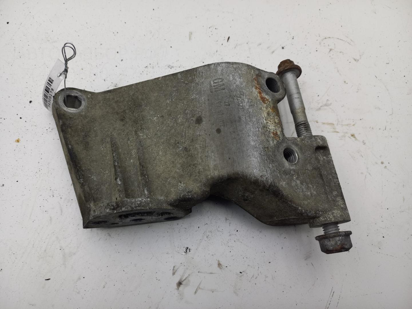 Кронштейн генератора