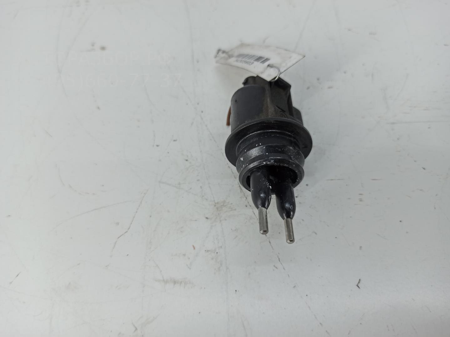 Датчик уровня в бачок омывателя