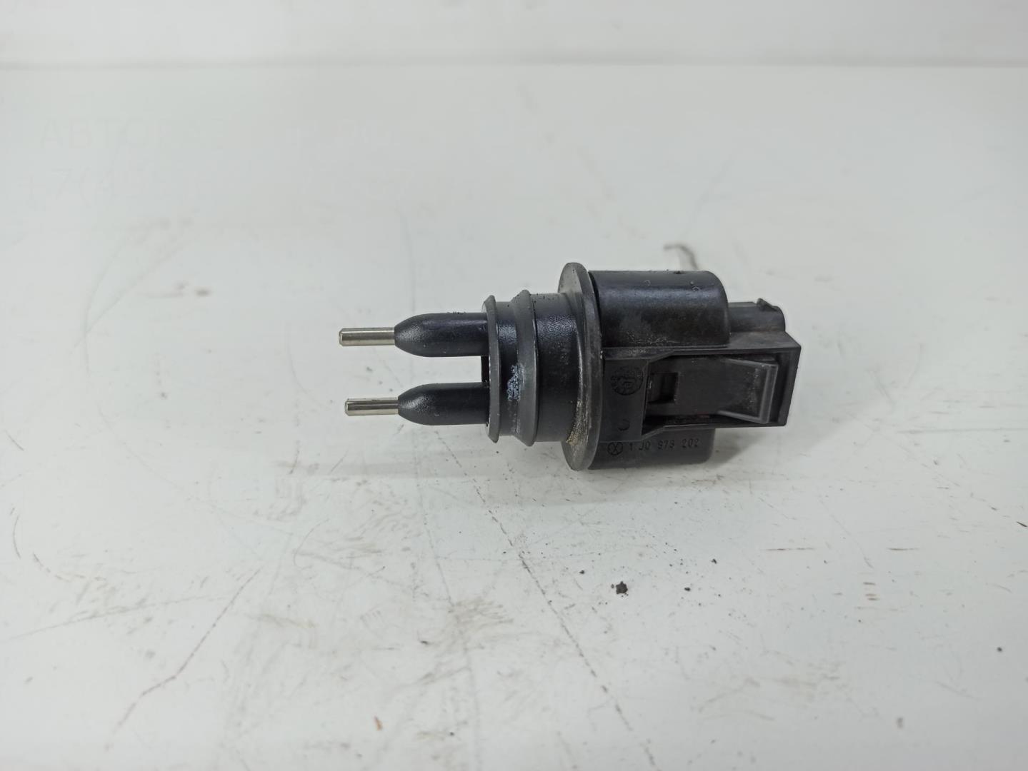 Датчик уровня в бачок омывателя