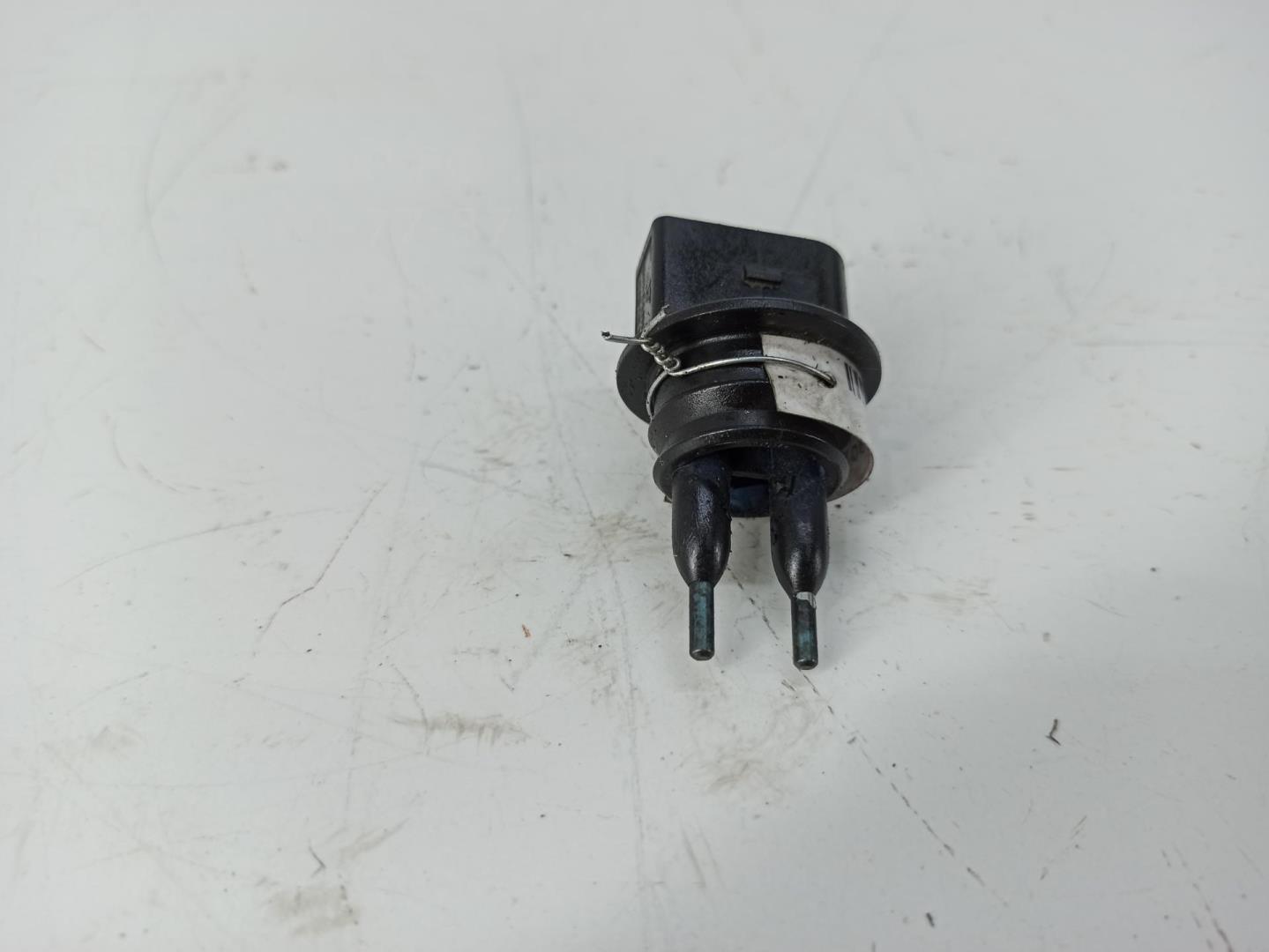 Датчик уровня в бачок омывателя