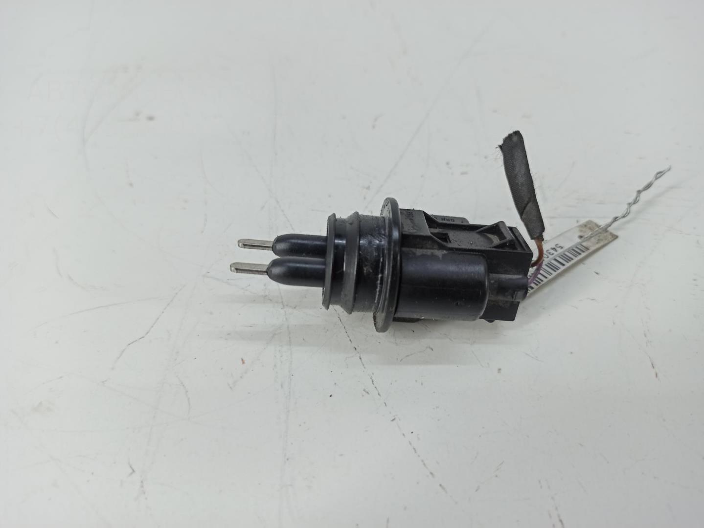 Датчик уровня в бачок омывателя